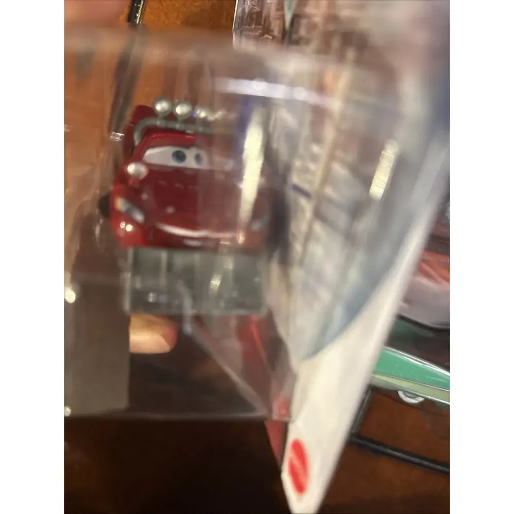 Disney Pixar Cars Lightning McQueen Holiday Christmas Series Metal 1:55 Scale